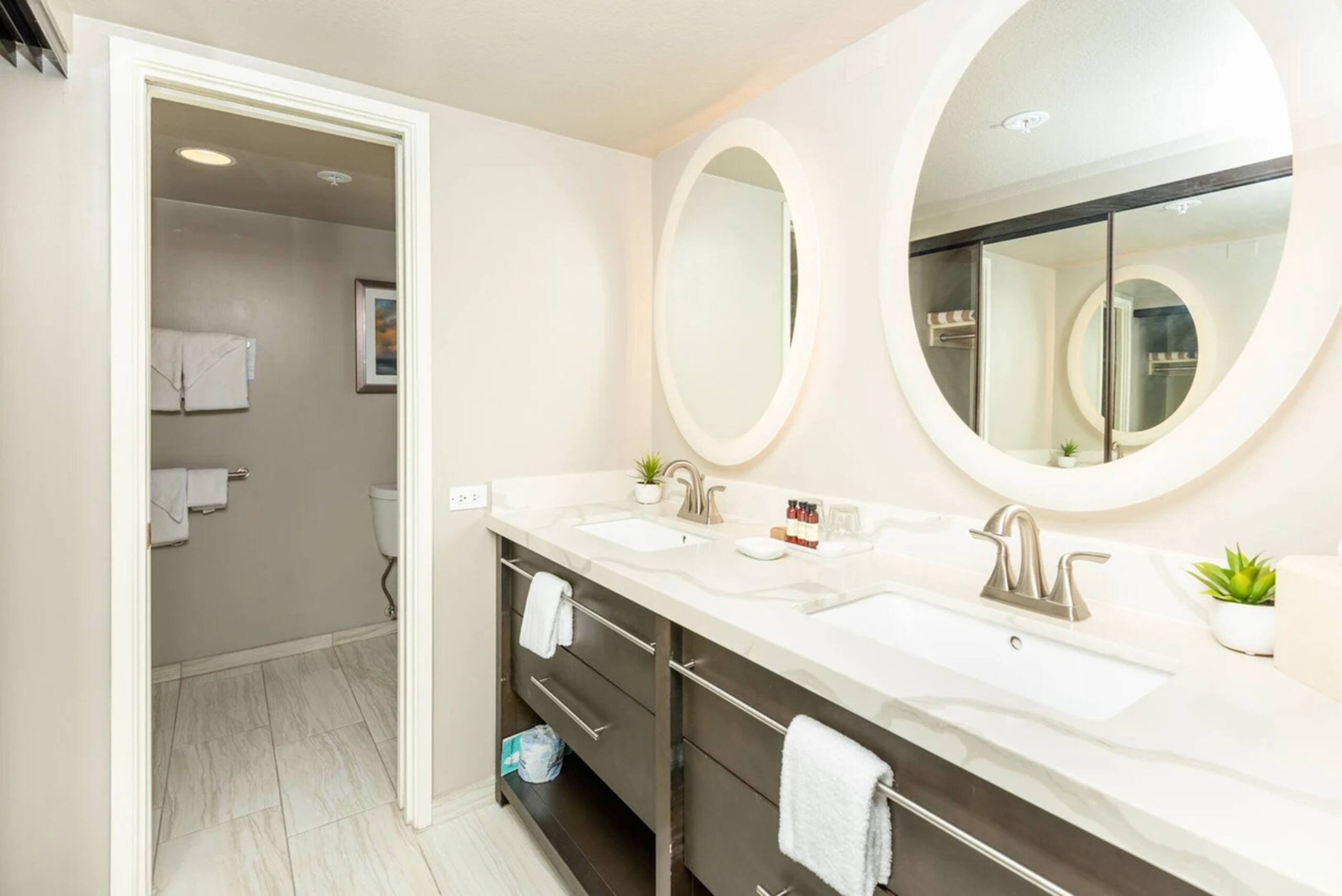 Hotel in Honolulu · ★4.78 · 2 bedrooms · 4 beds · 2 private baths - Image 17