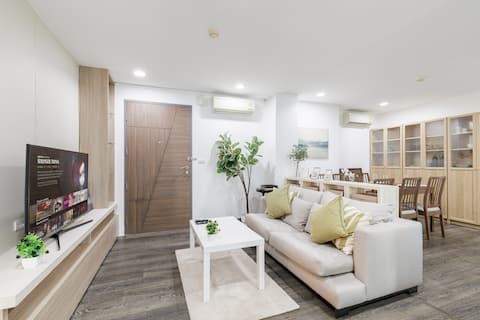 HUGE Luxury Condo Center of BKK! 5 mins BTS Asok!