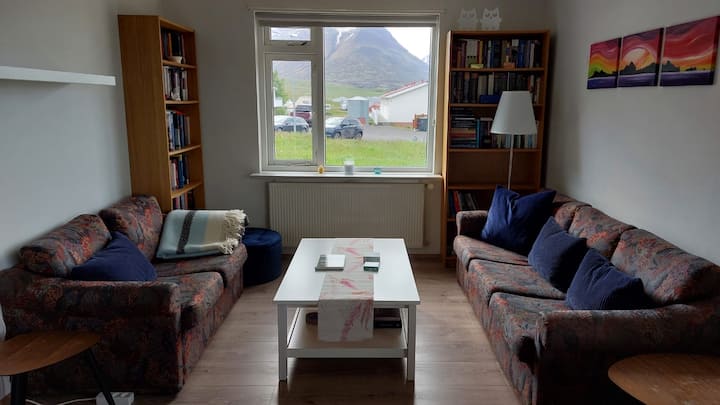 Cozy Apartment W/mountain View - Iceland