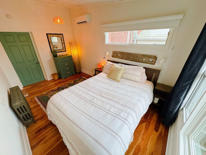 "The Cottage Room"
Queen bed with big windows that catch the morning light. Blackout curtains for a restful sleep in a cozy, inviting space.