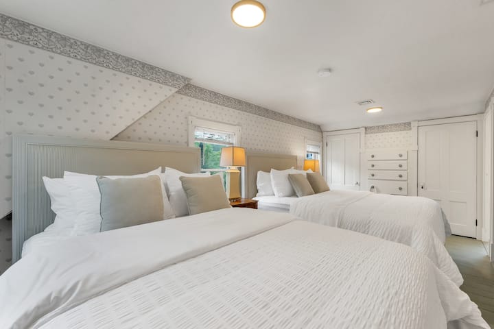 This bedroom is with bathroom 2.