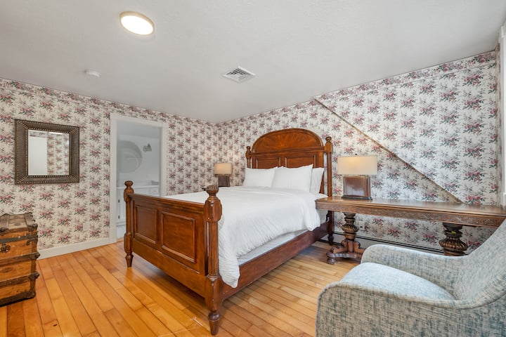 This bedroom has bathroom 1 attached.