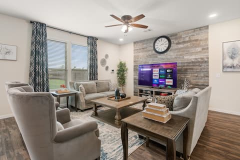 Spacious Cypress Getaway | 4BR + 3BA w/ Workspace!