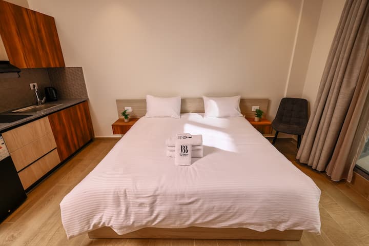 Брачен кревет (широк 180-220 см)