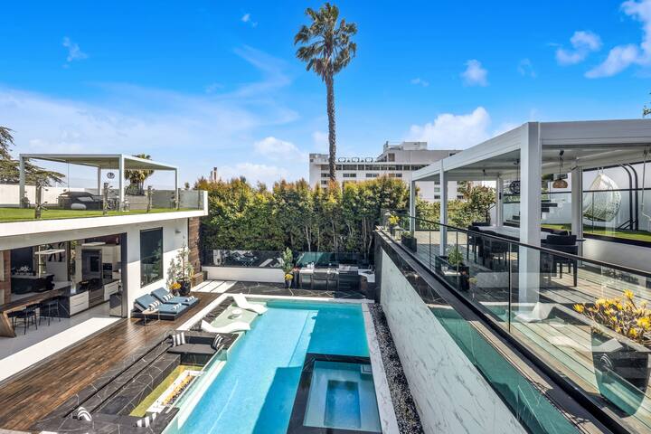 Exclusive Hollywood Hills Villa W Tennis Court gallery image 5