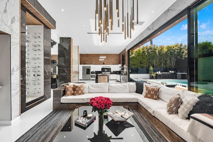 Exclusive Hollywood Hills Villa W Tennis Court gallery image 4