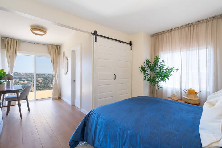 Skyline Sanctuary: Luxe Escape with Stunning Views gallery image 5