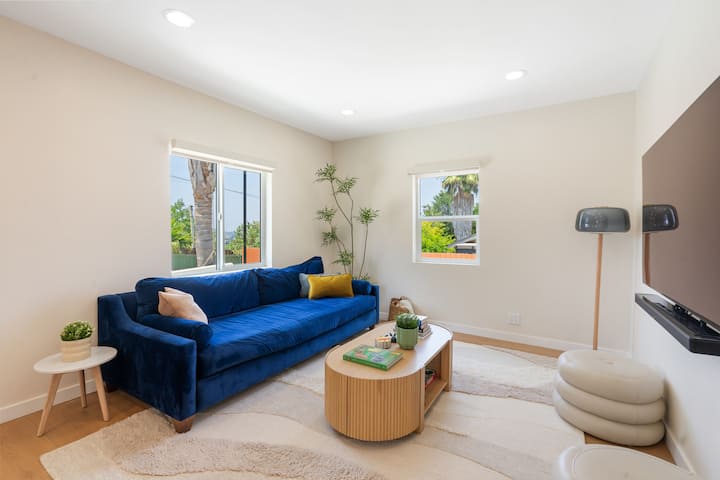 Skyline Sanctuary: Luxe Escape With Stunning Views - Los Angeles
