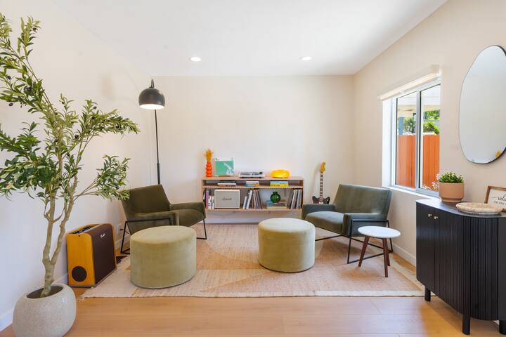 Skyline Sanctuary: Luxe Escape with Stunning Views gallery image 4