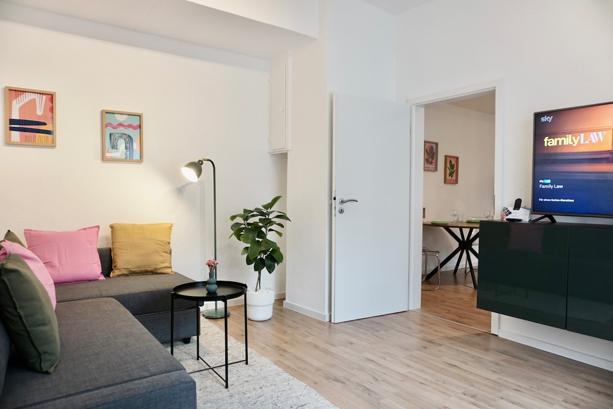 Udoban dnevni boravak s kaučem na razvlačenje (1,40 x 2,00 m) i velikim televizorom s uslugom SKY STREAMING