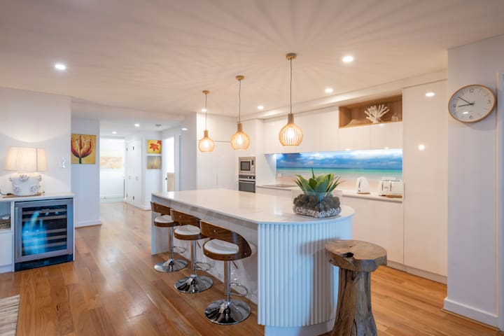 1 min to beach | spa, sauna, & gym