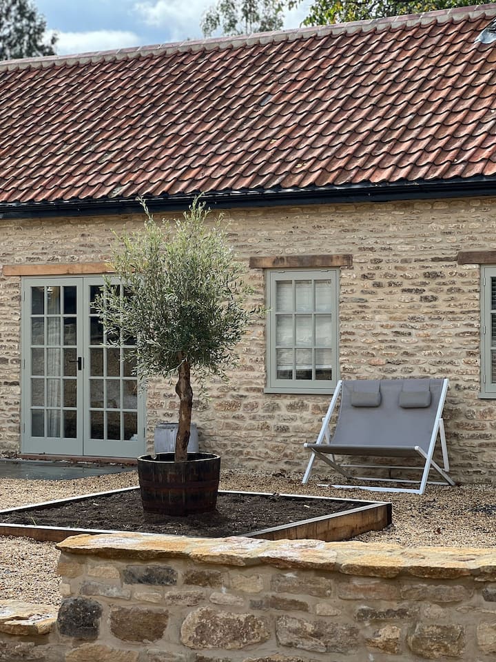 Charming Vineyard Guesthouse | Scenic Views & Wine - Cotswolds