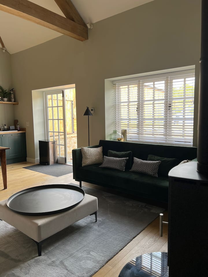 Charming Vineyard Guesthouse | Scenic Views & Wine - Chippenham
