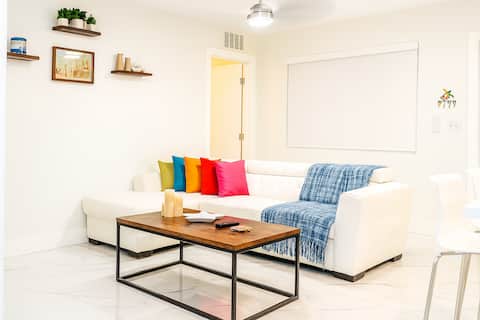 Top performing Airbnb: Waterfront/HotTub/Steps from the Airport/Boat Slip in Dania Beach