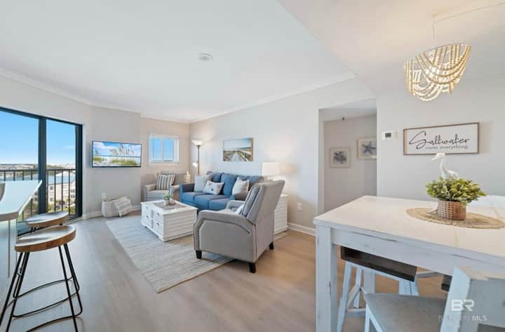 Détendez-vous avec une vue sur l'océan, une lumière douce et un espace conçu pour la connexion et le confort