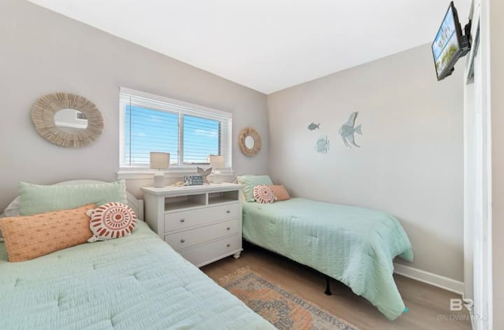 Un espace confortable conçu pour un repos facile et un charme côtier simple