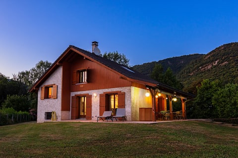Spacious 5-bedroom villa, garden, quiet, near Chambéry