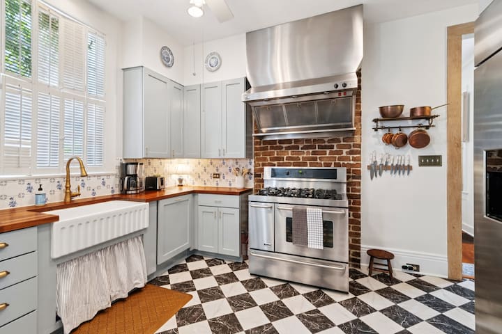 Uptown Home w/ Outdoor Patio – Near Audubon Park!