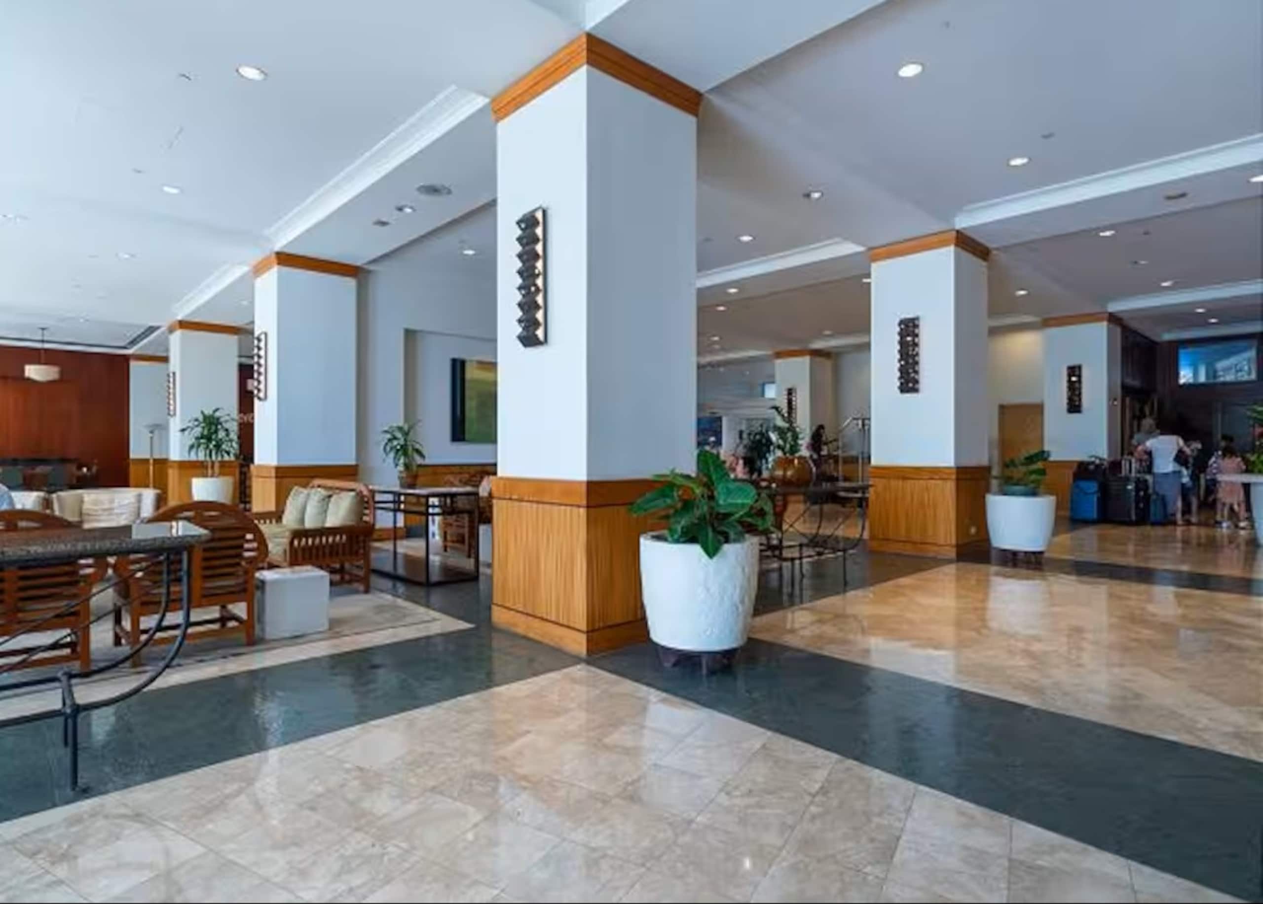 Luxurious Ocean View Ilikai Condo - Image 18