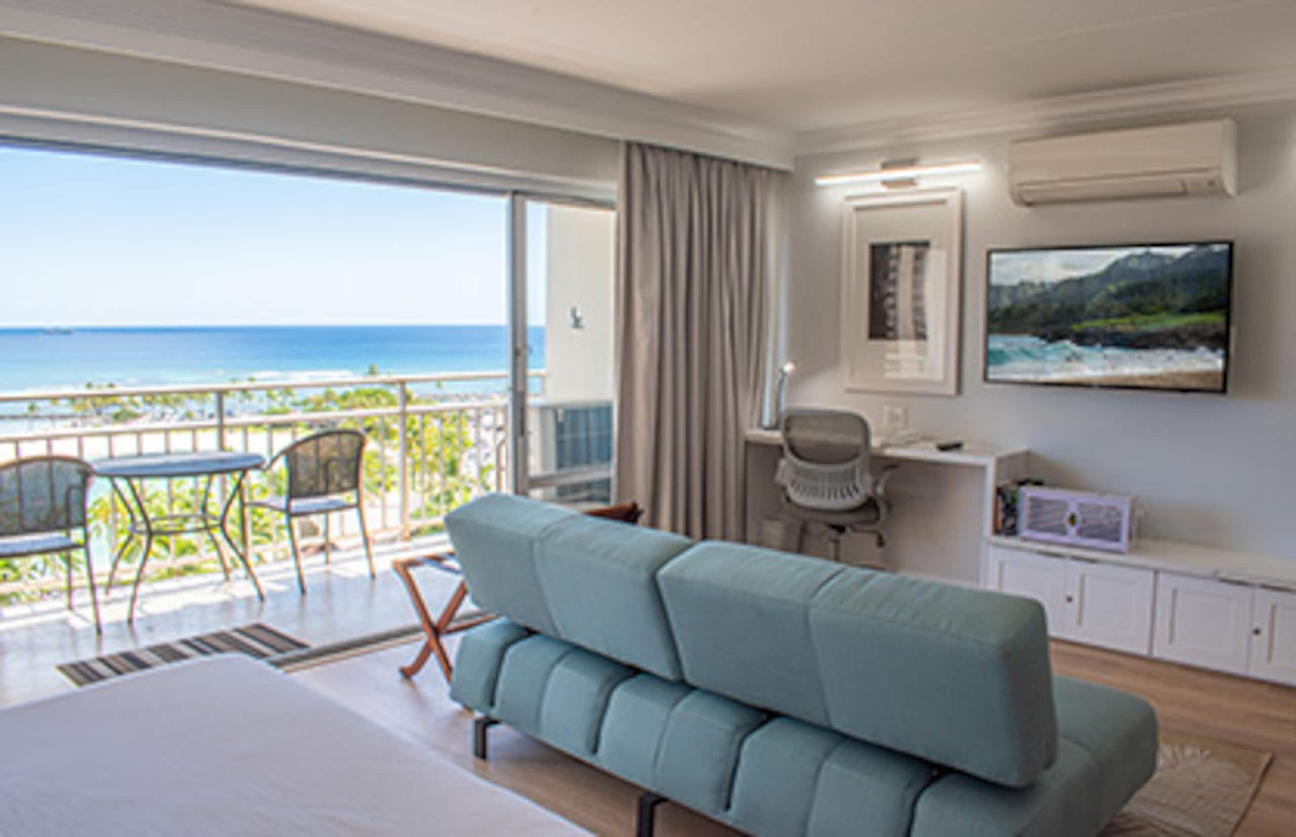 Luxurious Ocean View Ilikai Condo - Image 8
