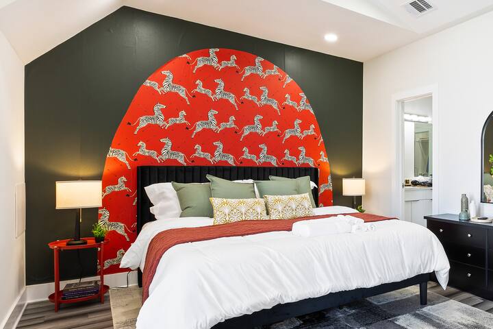 ContempoCasa•Designer Gem w/hottub, FREE game room gallery image 5