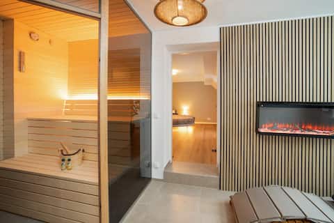 Luxury Spa Suite / Sauna & Whirlpool by HERO HOMES