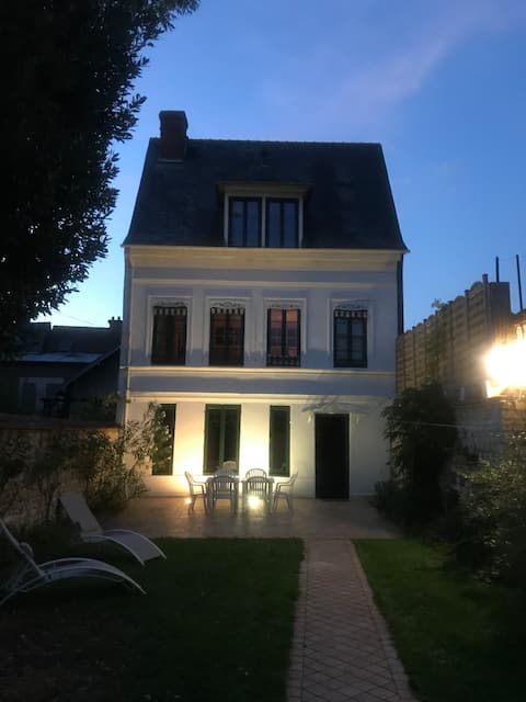 Family home, 2,700 sq. ft., enclosed garden