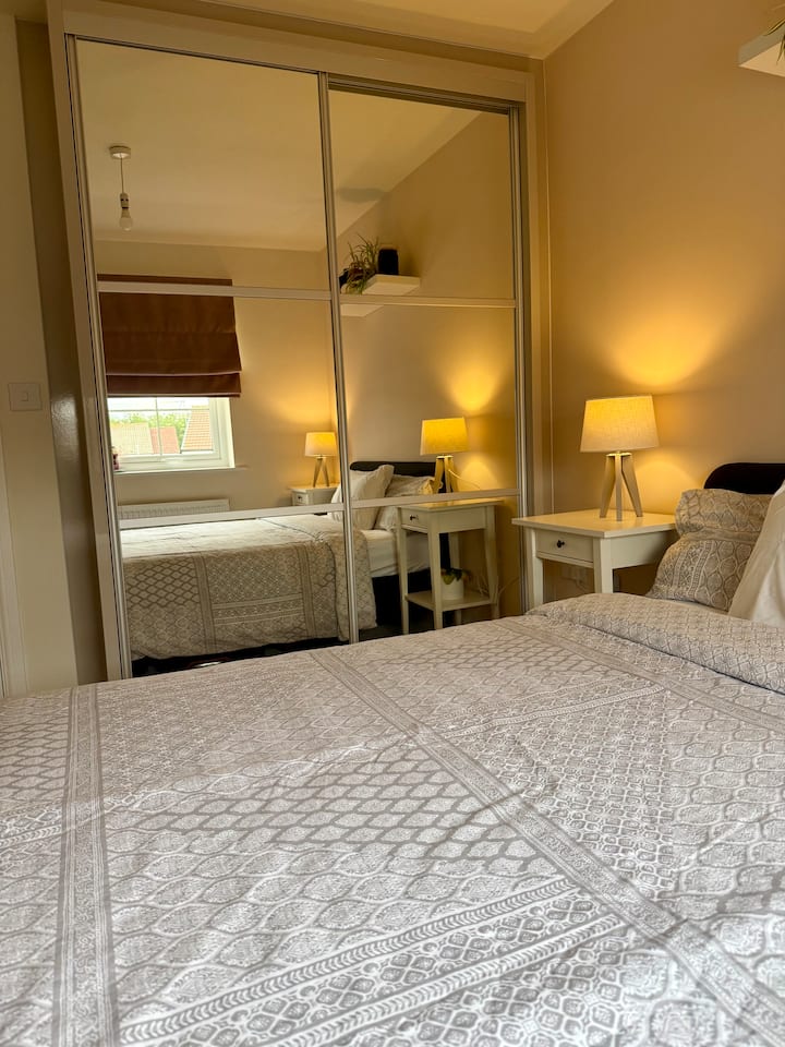 Modern, Peaceful Pond-view Stay - Formby
