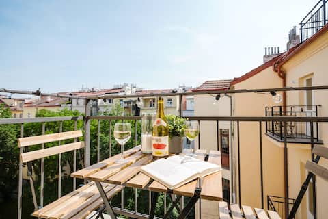 Studio w/ Balcony, AC & Netflix • Hip Neighborhood