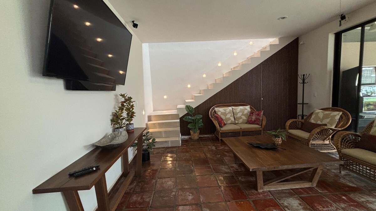 Anuncio de Airbnb popular: Sukha house with heated pool and large garden en San Antonio Tlayacapan