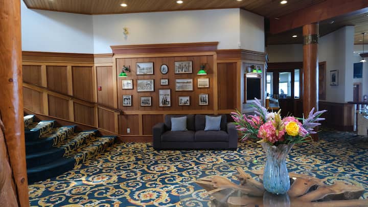 Two Queen Room At Historic Resort - Stunning Views - Campbell River