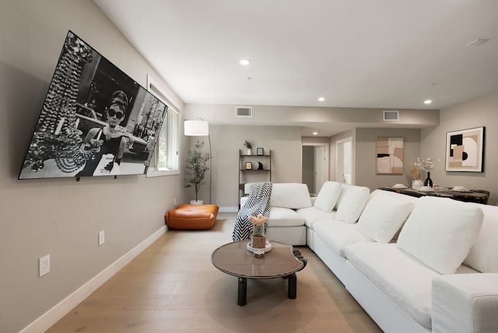 Luxury condo heart of Pasadena 2b2.5b 1630 sqft