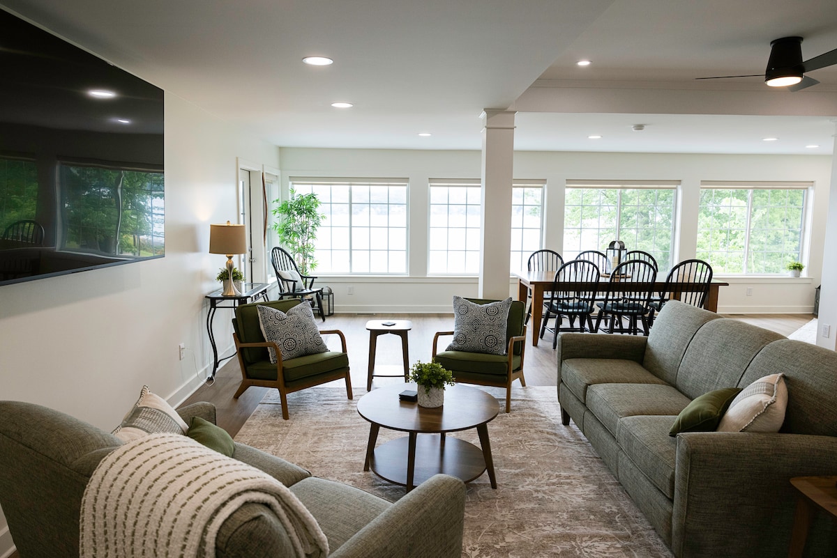Top performing Airbnb: Lakeside Lodge in Keuka Park