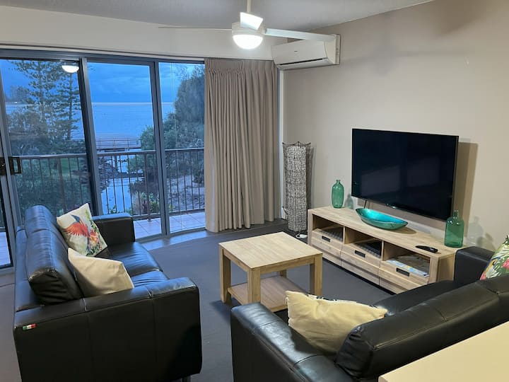 Coastal Views + Pool | Walk To Beach & Cafés - Caloundra