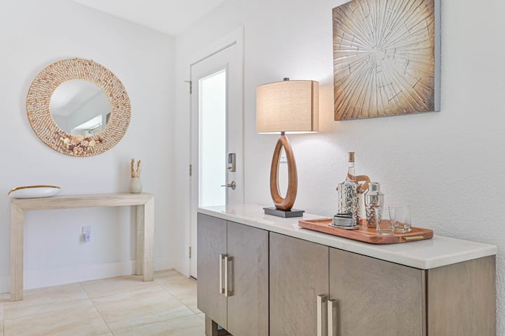 New! Paradise! Modern-waterfront Home; Heated Pool - Punta Gorda, FL