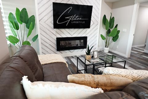 Top Airbnb: Mahogany Lakefront 2BR Walkout | Trails & Privacy in Mahogany