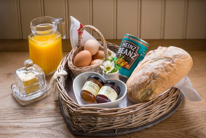 Glamping, Snug Shepherd Hut, Bishop Wilton, York - Pocklington