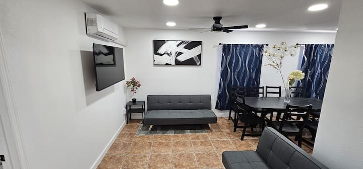 Sleeps 8, Near Freeway, Free Laundry - South Gate, CA
