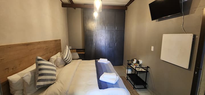 Livingwaters Self-catering Room 9 (No Kitchen) - Ermelo