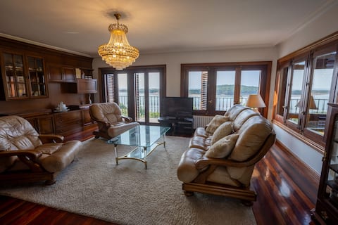 Airbnb con mejor rendimiento: Spectacular house with ocean views. en Miengo