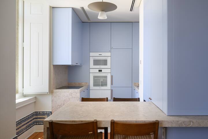 Modern Luxury Alfama/2 bedrooms & 2 bathrooms gallery image 3