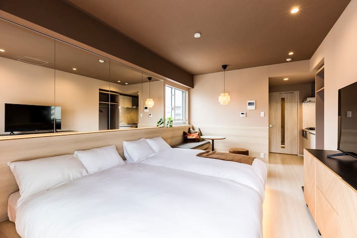 2BR Luxury Apt | 45㎡ | 8F | 2min to Subway