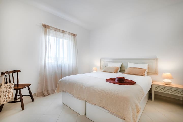 Druhá spálňa s 2 samostatnými lôžkami a klimatizáciou