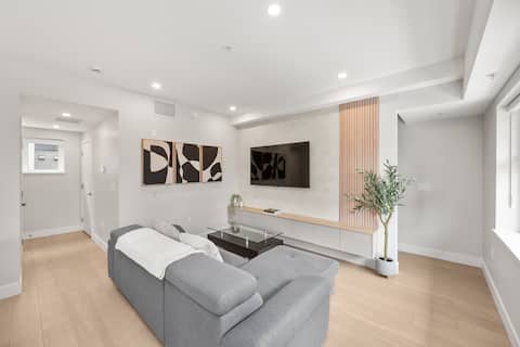 Successful Airbnb property: Oakhaus | 12 Min to YVR & Downtown Vancouver in Greater Vancouver