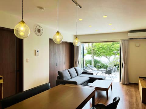 Entire private accommodation right in front of Lake Ezu, an oasis in Kumamoto
