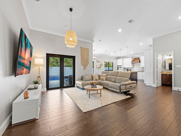 Paradise In Miami With Pool - Miami Lakes, FL