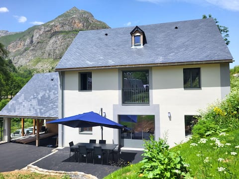 Villa Gavarnie • 4 private suites • View of the Cirque