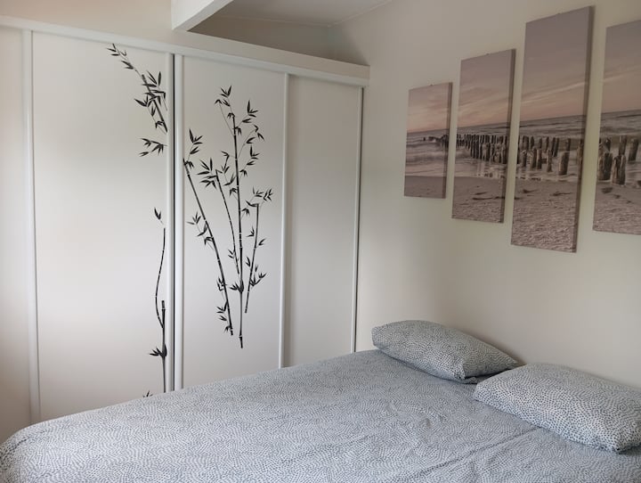 Kuća 1: mala spavaća soba s krevetom širine 140 cm 