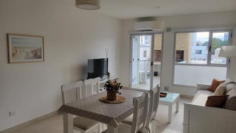 Top Airbnb: Spacious apartment near downtown and the beach in Departamento Biedma