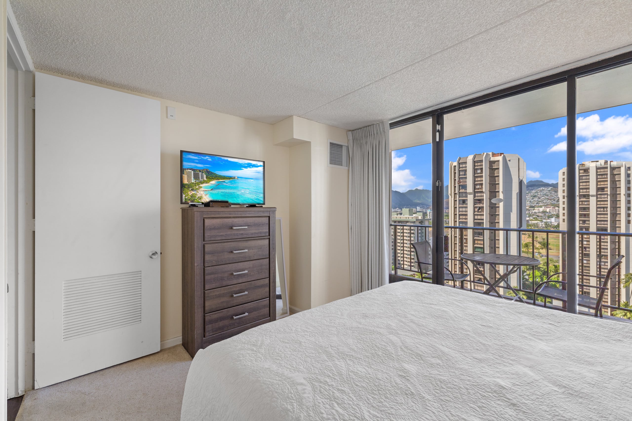 Hotel in Honolulu · ★4.75 · 1 bedroom · 1 bed · 1 private bath - Image 12